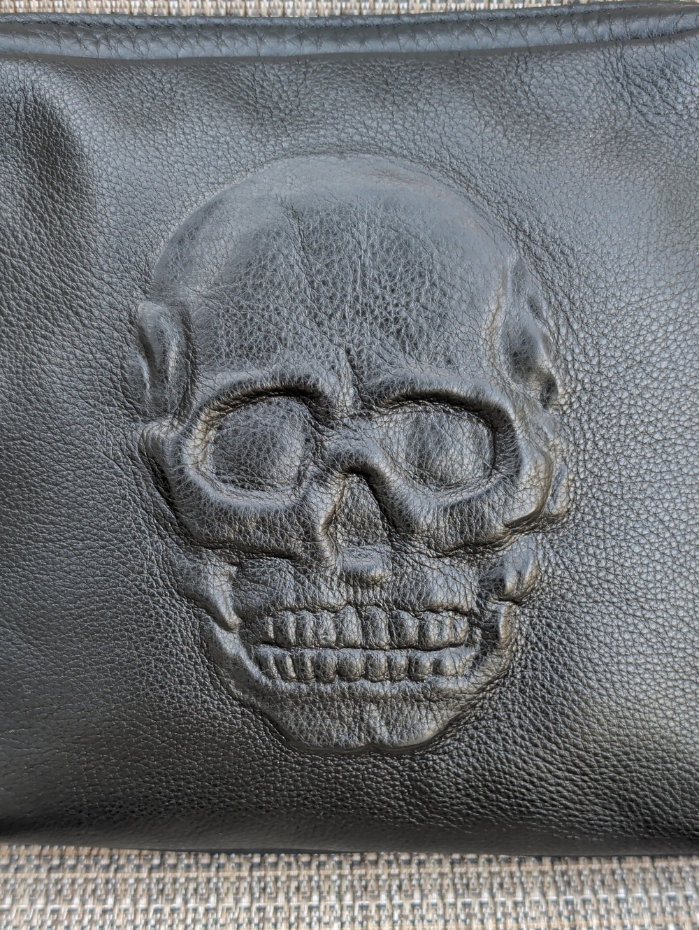 IOpelle Italia Black Leather Single Skull Embossed Crossbody Bag EUC - Picture 2 of 8
